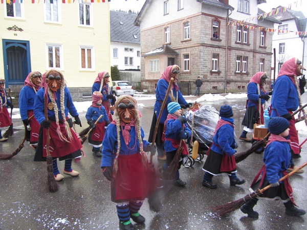 Buslochhexen beim Großen Umzug